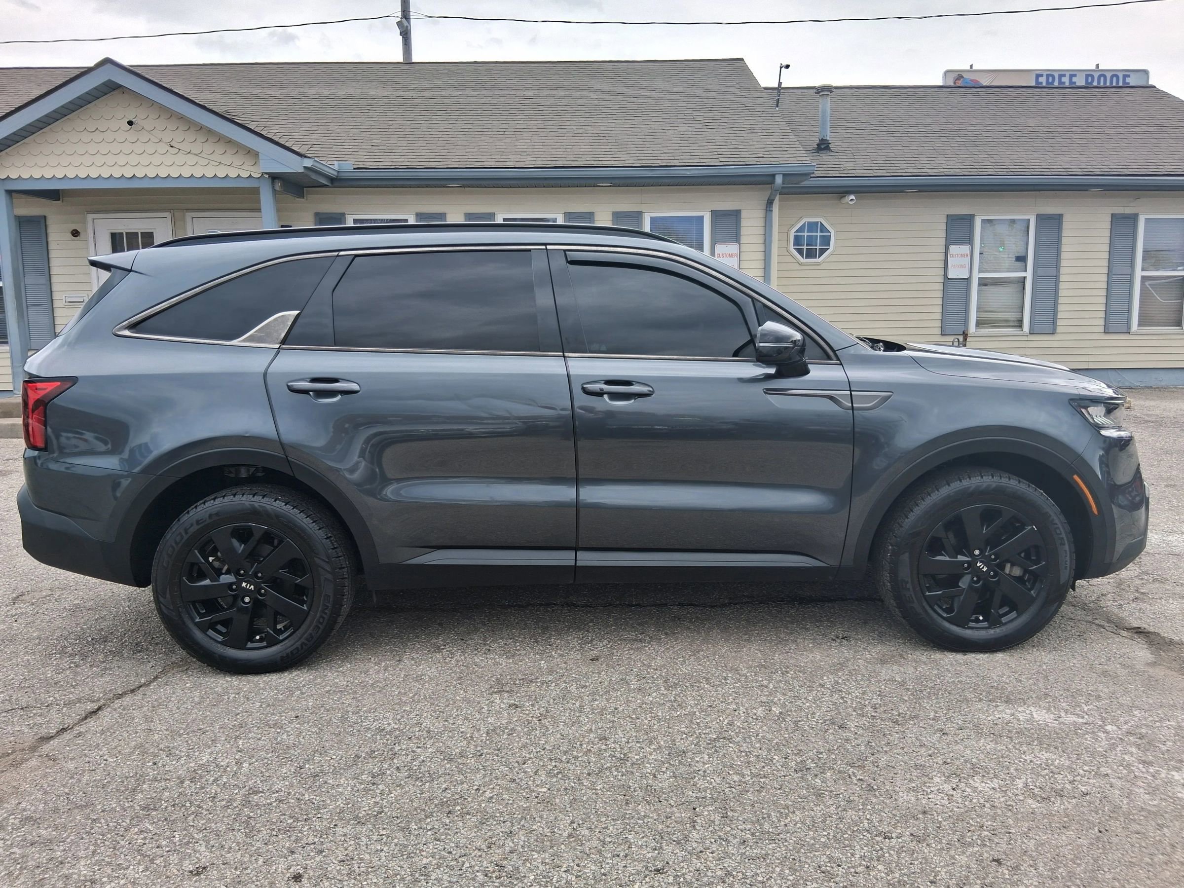 Used 2021 Kia Sorento S image 8