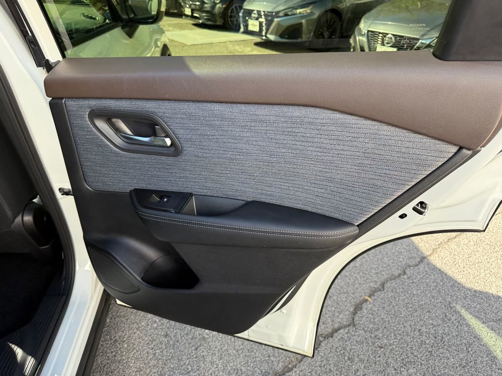 Used 2023 Nissan Rogue SV AWD/4WD image 31