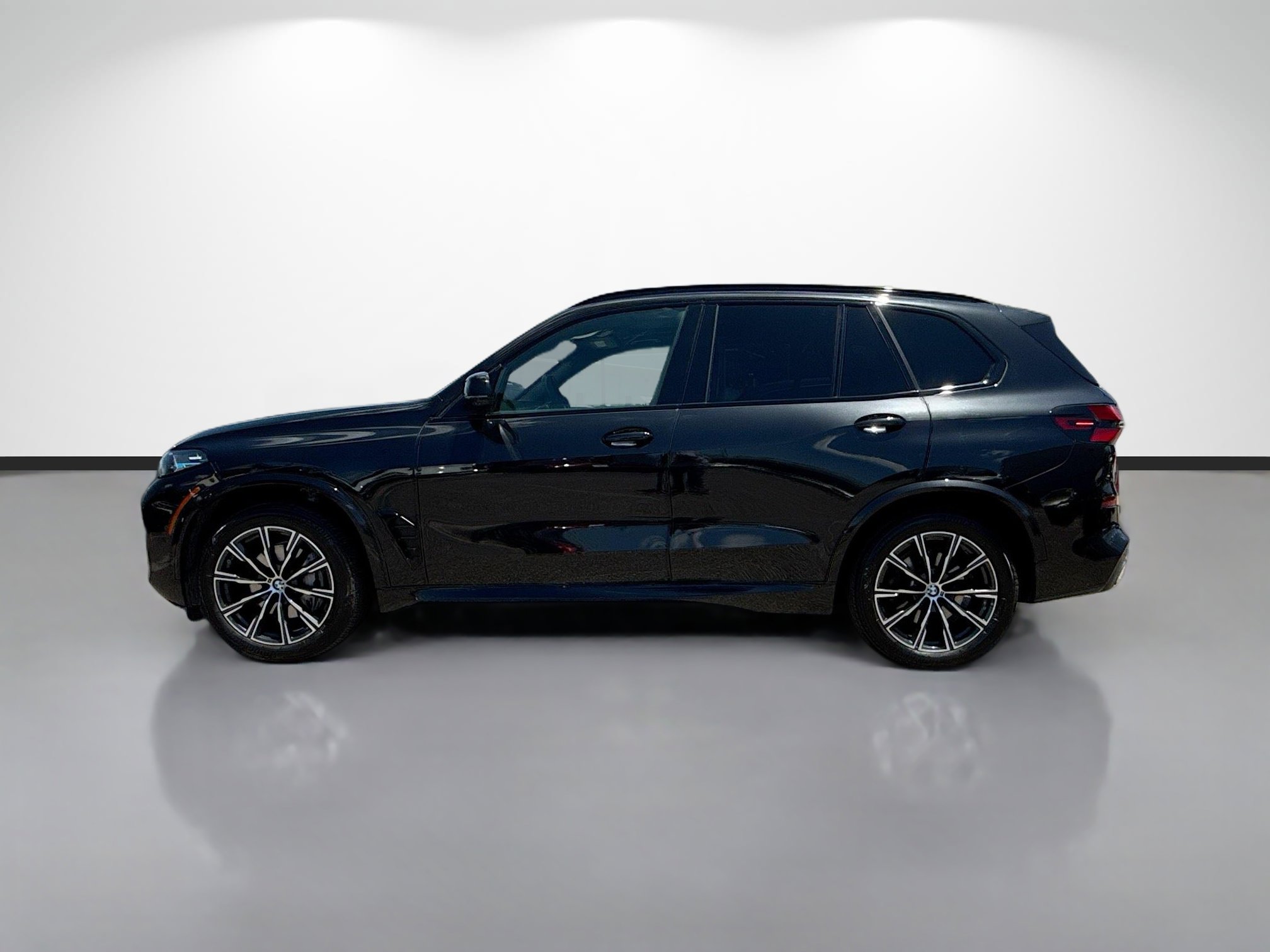 Used 2024 BMW X5 xDrive40i w/ M Sport Package AWD/4WD image 6