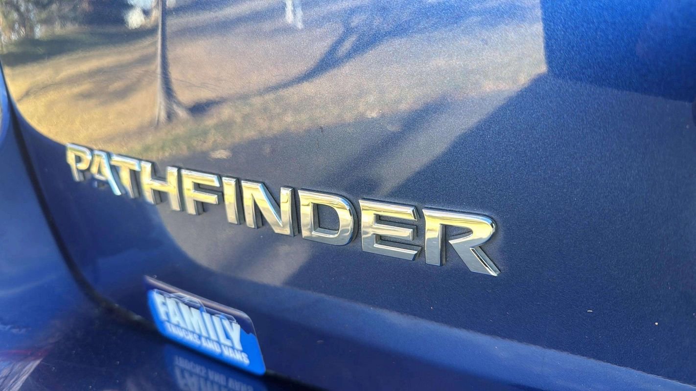 Used 2018 Nissan Pathfinder Platinum w/ Cargo Package image 22