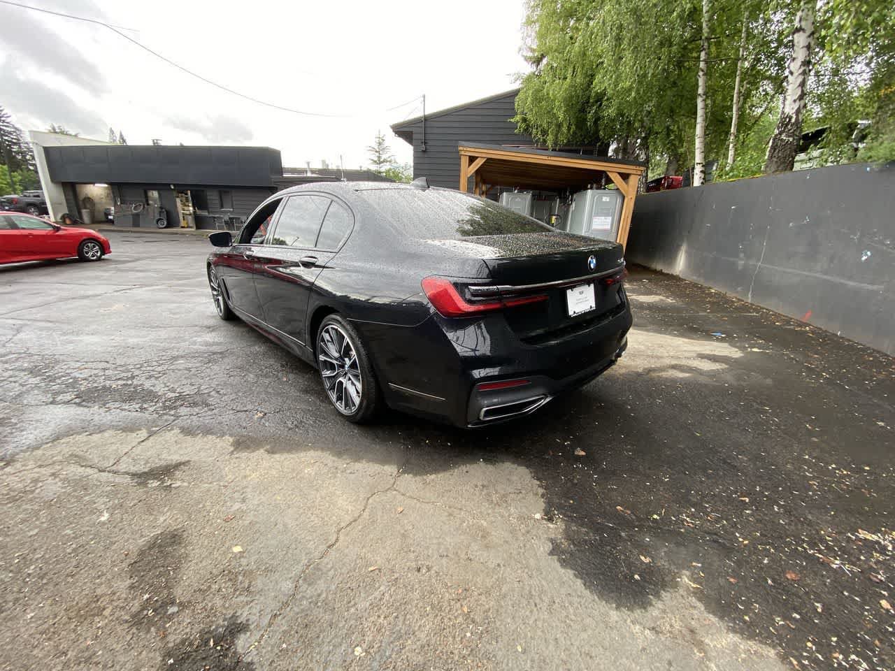 Used 2020 BMW 740i w/ M Sport Package RWD image 4