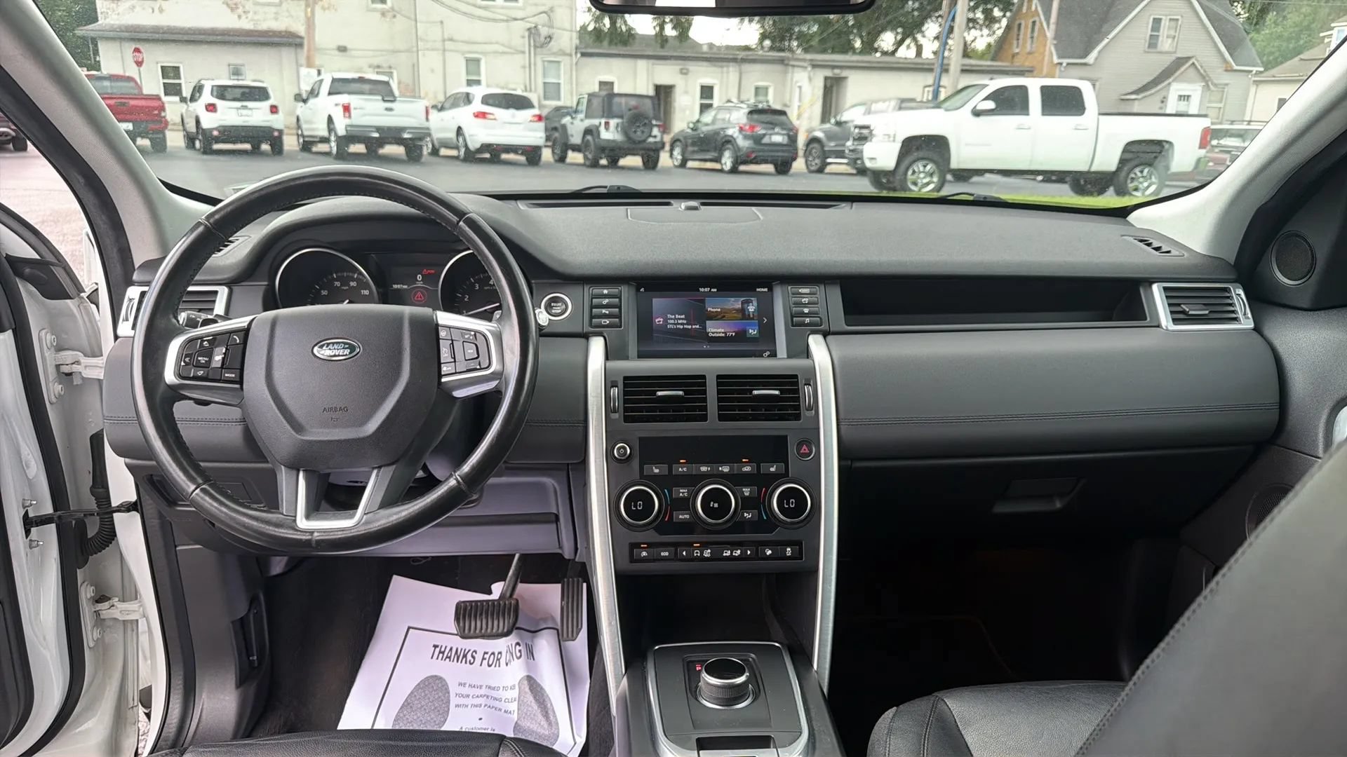 Used 2017 Land Rover Discovery Sport SE AWD/4WD image 12