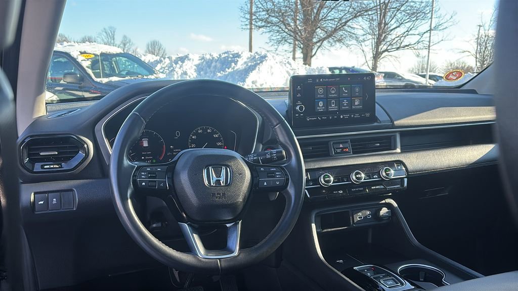 Used 2024 Honda Pilot Touring image 13