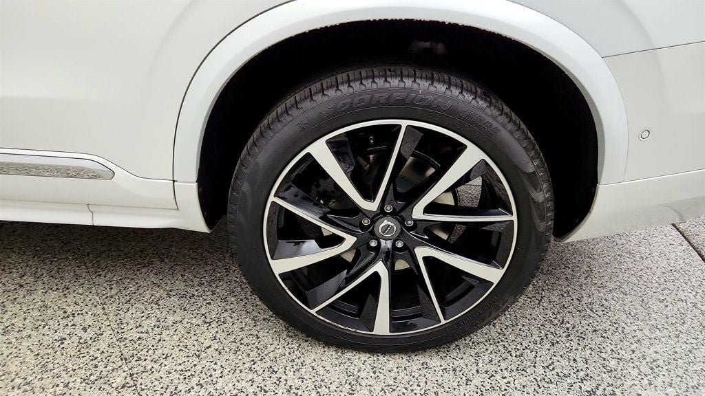 Used 2023 Volvo XC90 B5 Plus AWD/4WD image 9