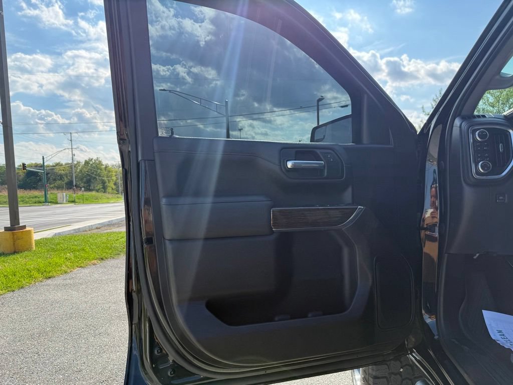 Used 2022 GMC Sierra 1500 Elevation w/ LPO, Elevation Black Package AWD/4WD image 23