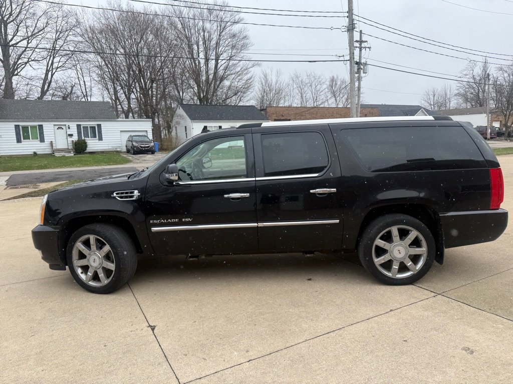 Used 2011 Cadillac Escalade ESV Premium image 5
