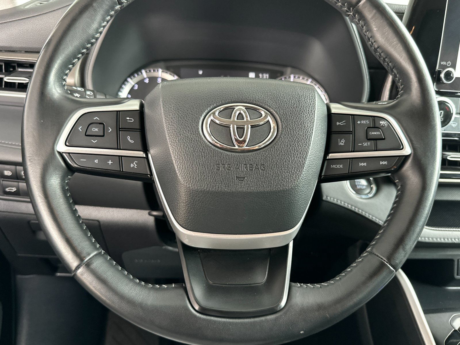 Used 2023 Toyota Highlander LE AWD/4WD image 23