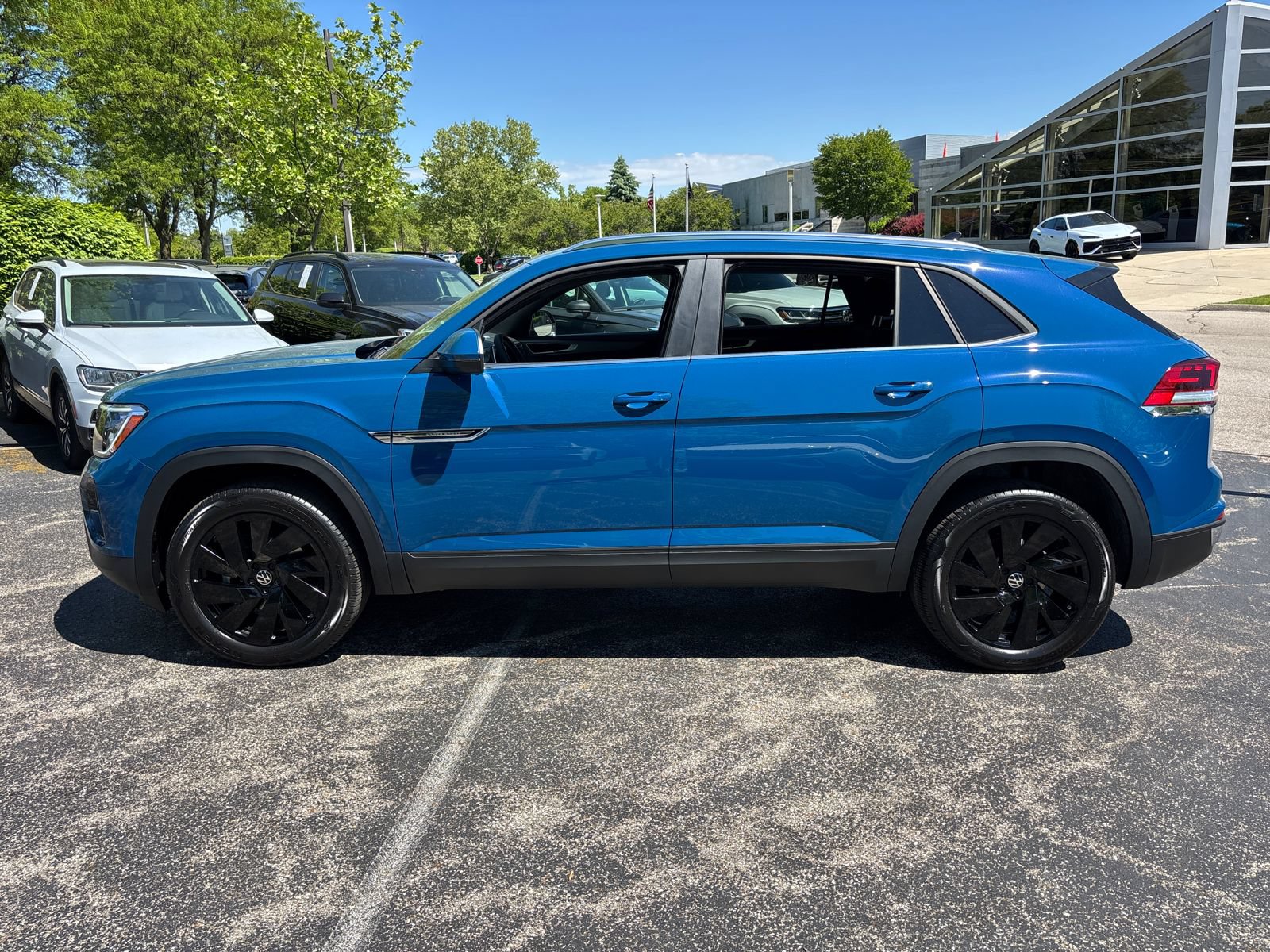 New 2026 Volkswagen Atlas Cross Sport SE AWD/4WD image 8