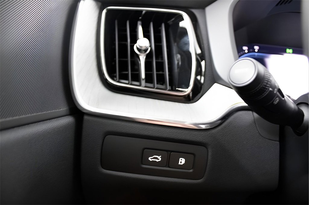 Used 2025 Volvo XC60 T8 Plus w/ Protection Package Premier image 23