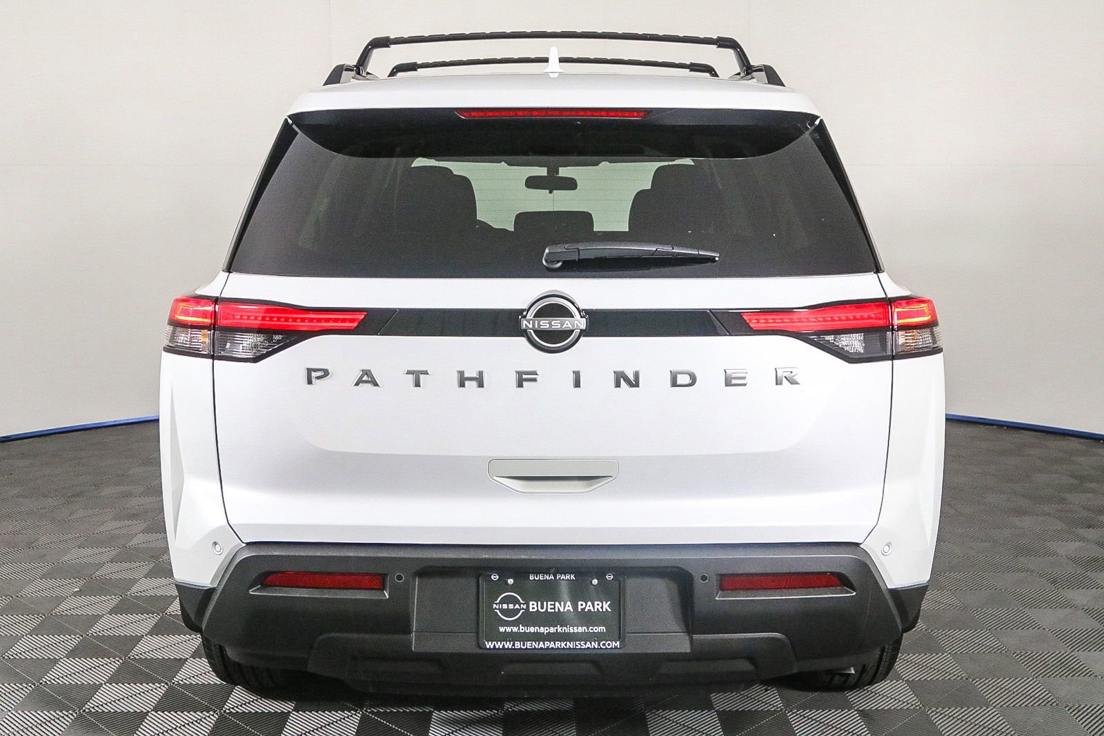 Certified 2025 Nissan Pathfinder SV image 7