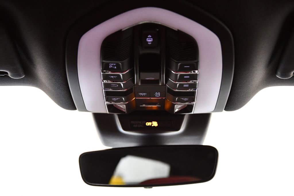 Used 2025 Porsche Macan Turbo image 20