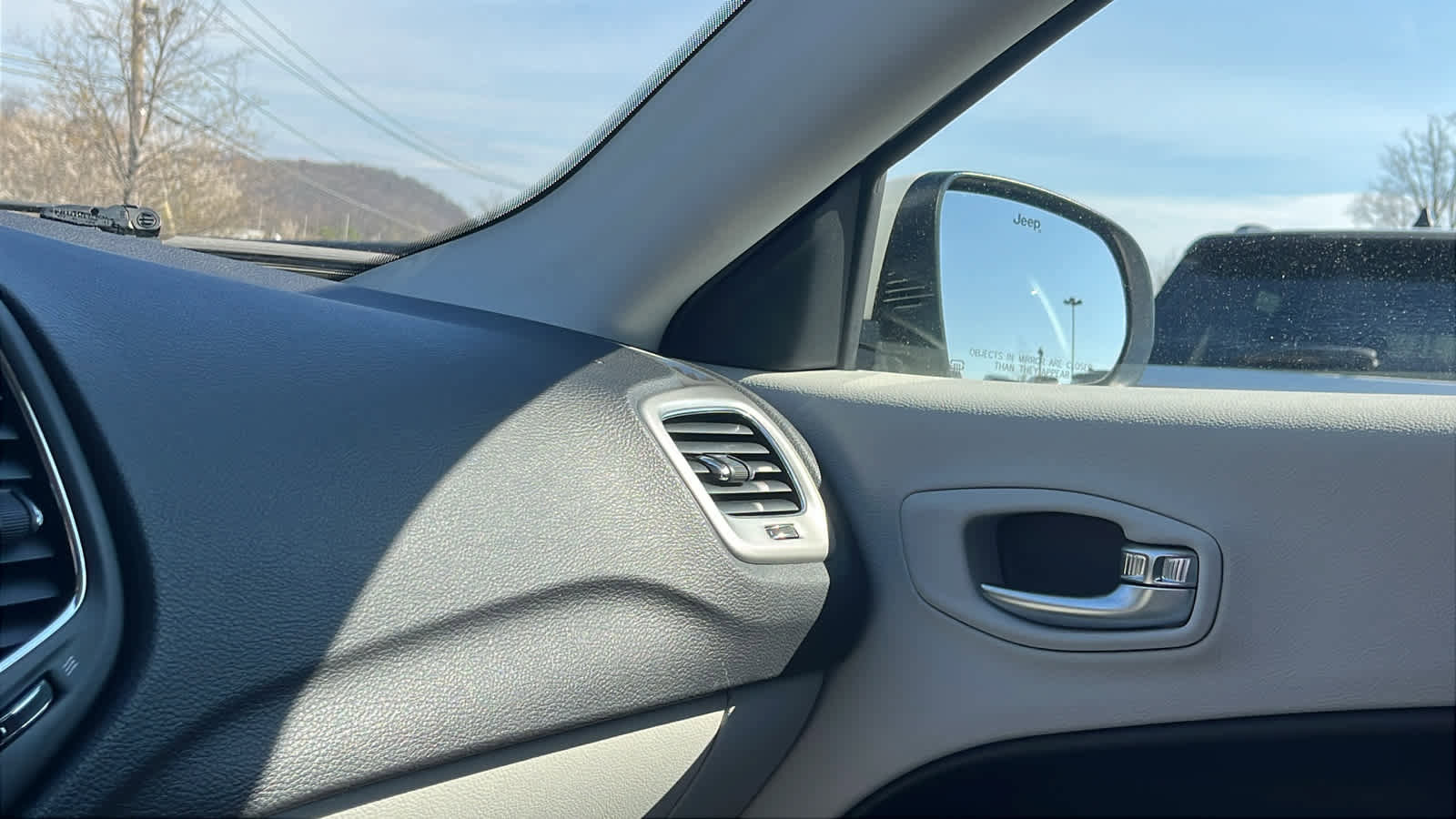 Used 2017 Jeep Compass Latitude w/ Cold Weather Group image 17