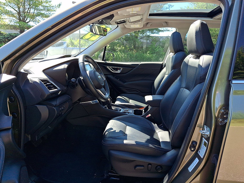 Used 2023 Subaru Forester Touring AWD/4WD image 14