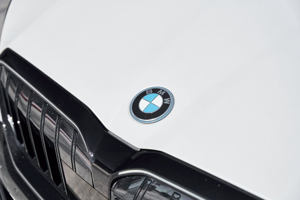 Used 2026 BMW 550e xDrive AWD/4WD image 7