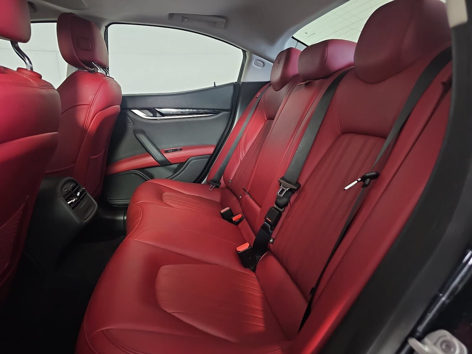 Used 2022 Maserati Ghibli Modena RWD image 11