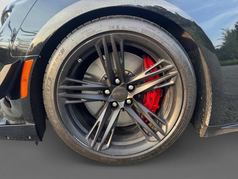 Used 2021 Chevrolet Camaro ZL1 RWD image 2