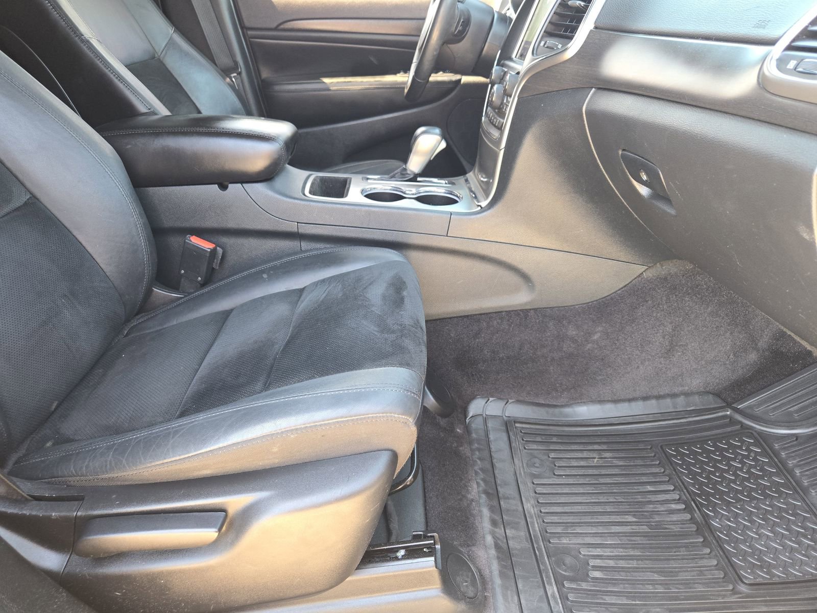 Used 2018 Jeep Grand Cherokee Altitude RWD image 17