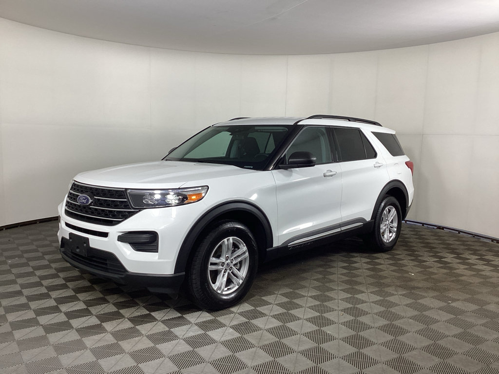 Used 2023 Ford Explorer XLT AWD/4WD image 5