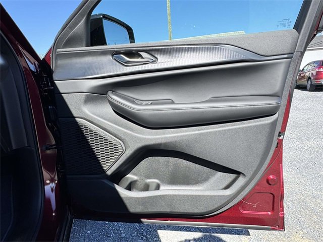 New 2025 Jeep Grand Cherokee Altitude image 12