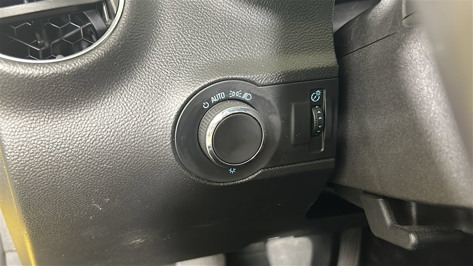 Used 2010 Chevrolet Camaro SS RWD image 20