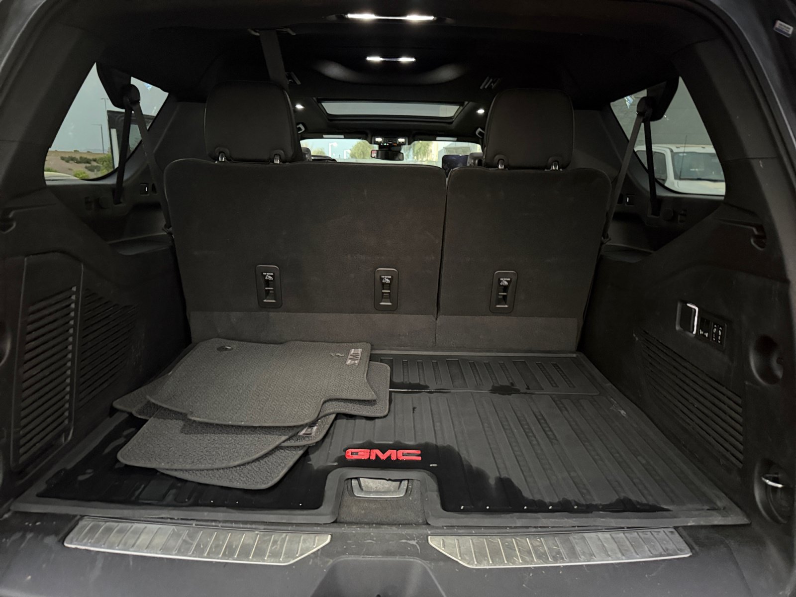 Used 2023 GMC Yukon XL Denali AWD/4WD image 30