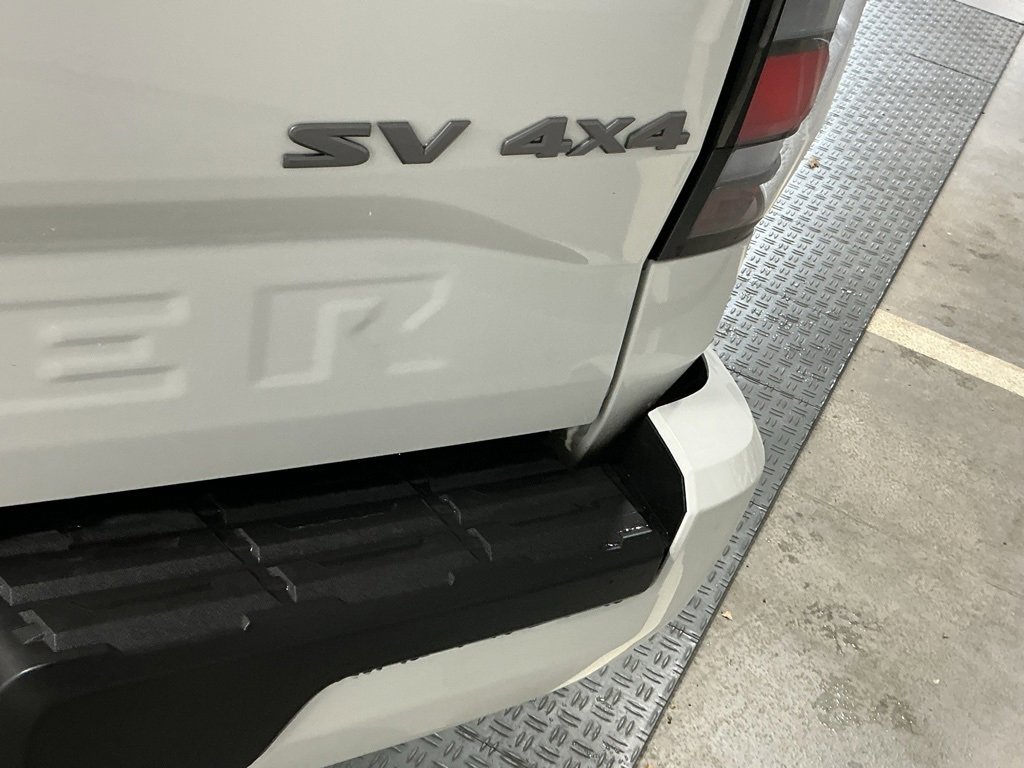 Used 2023 Nissan Frontier SV image 4