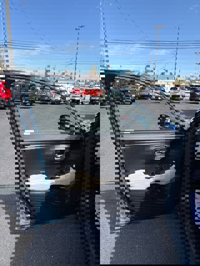 Used 2023 Honda HR-V LX image 9