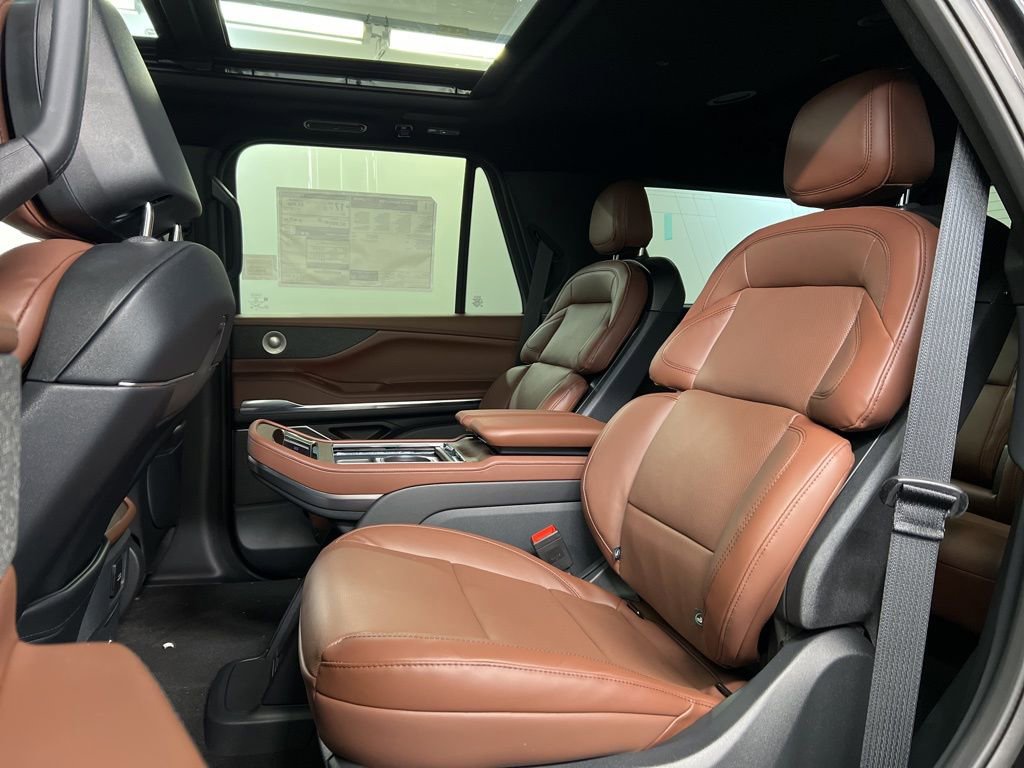 New 2026 Lincoln Navigator Reserve AWD/4WD image 39