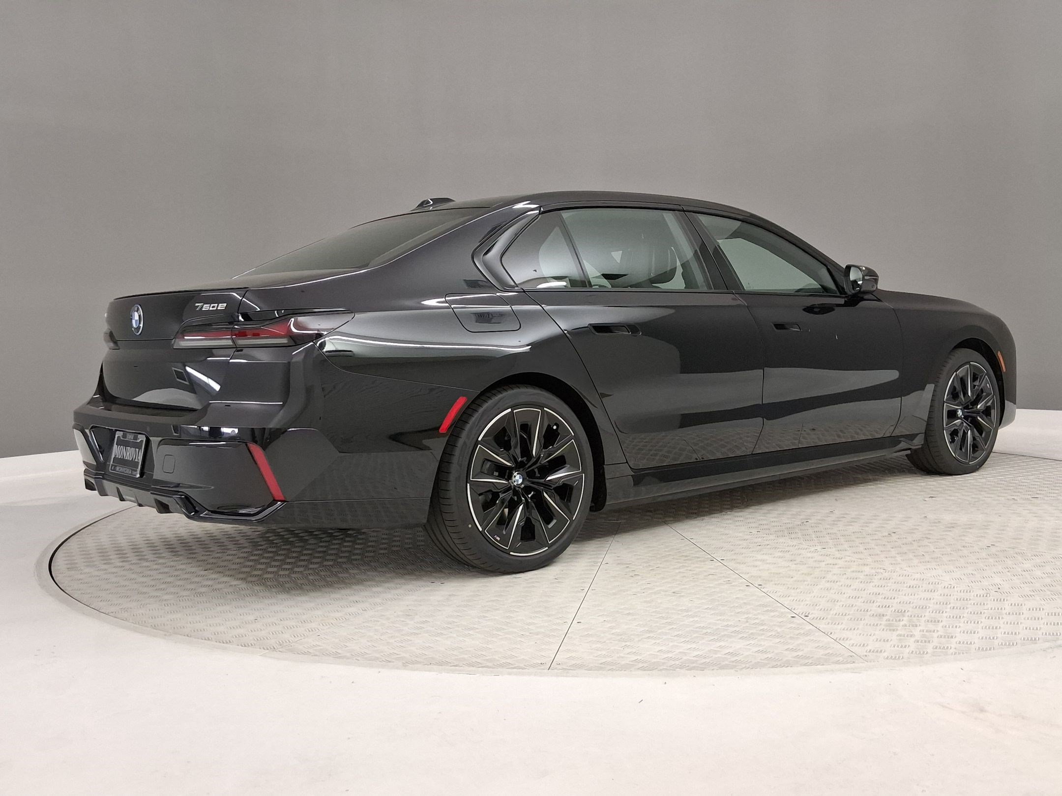 New 2026 BMW 750e xDrive w/ Premium Package AWD/4WD image 7