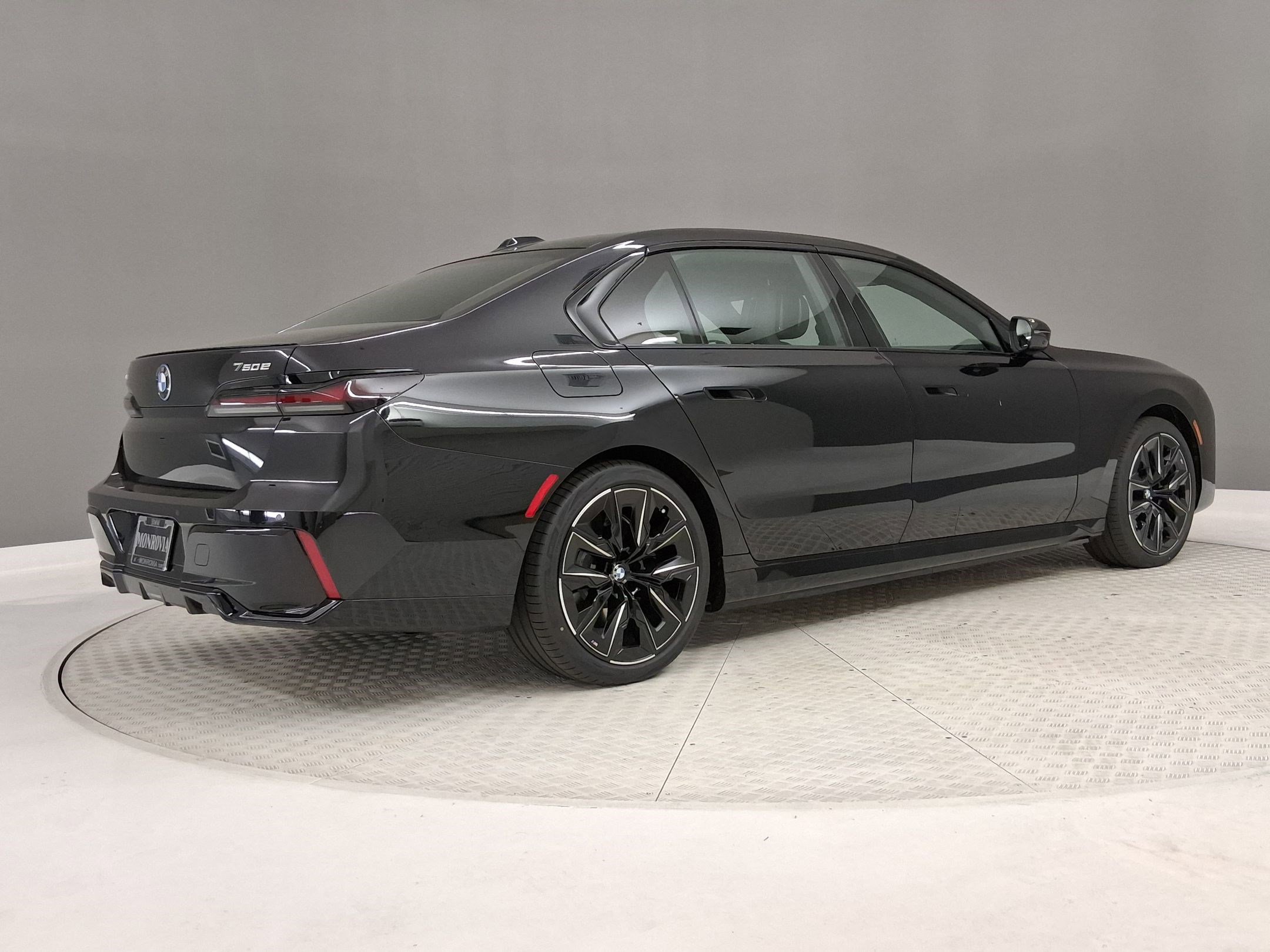 New 2026 BMW 750e xDrive w/ Premium Package AWD/4WD image 7