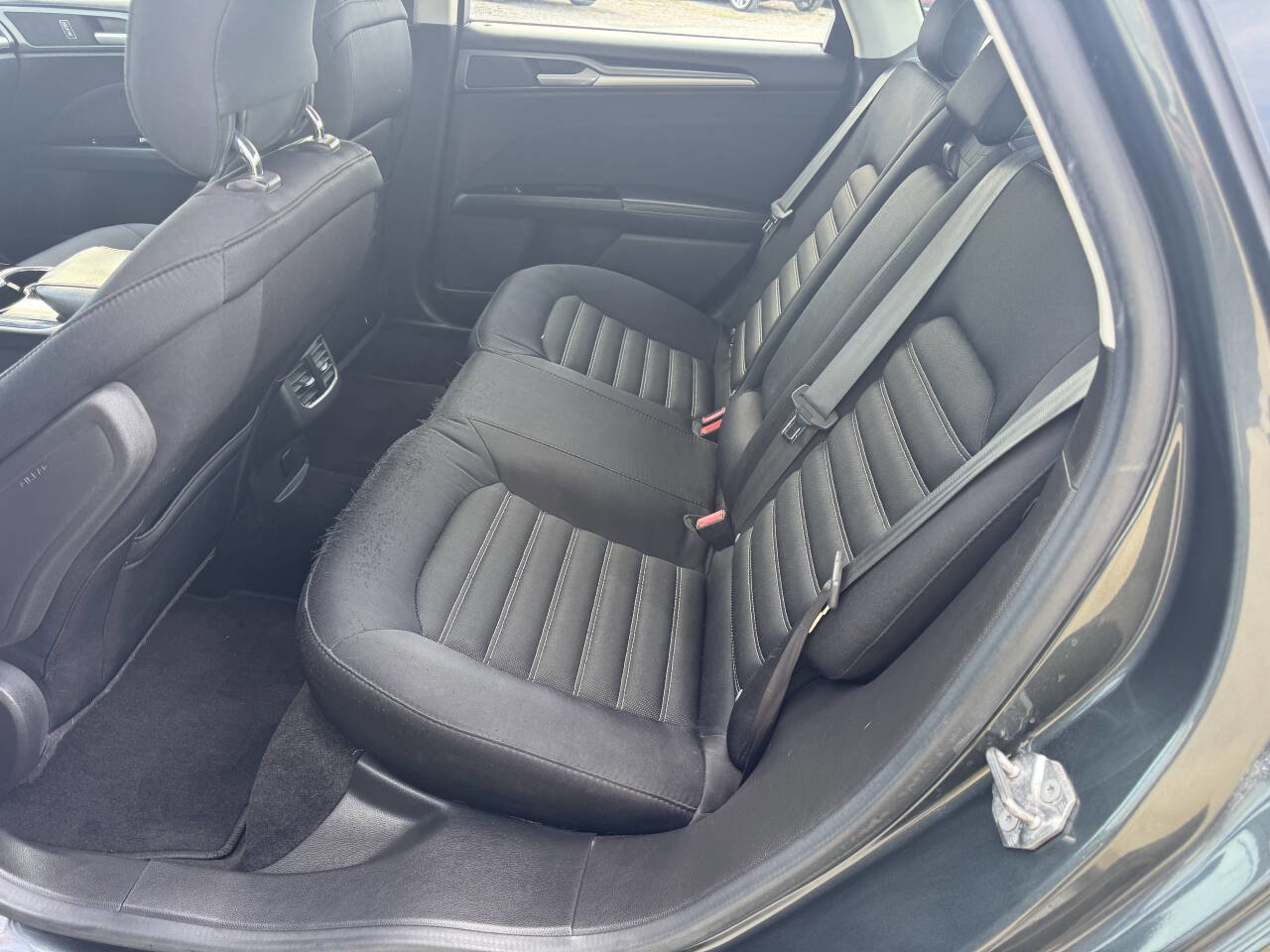 Used 2015 Ford Fusion SE FWD image 9
