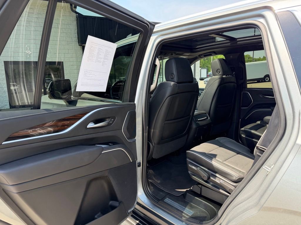 Used 2024 Cadillac Escalade Premium Luxury AWD/4WD image 16