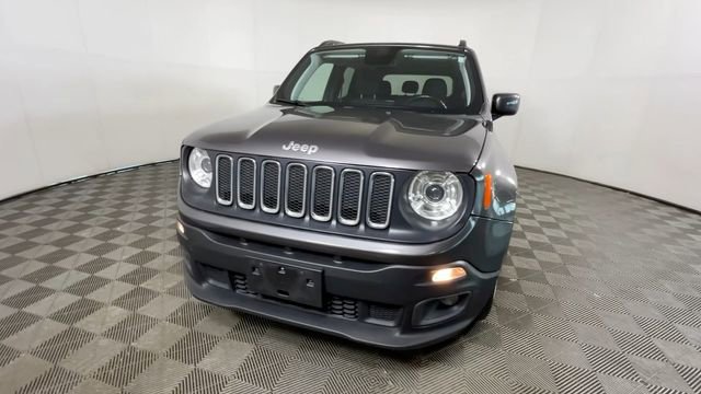 Used 2018 Jeep Renegade Latitude AWD/4WD image 16