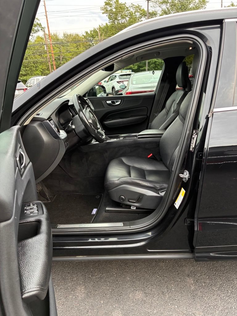 Used 2018 Volvo XC60 T5 Momentum w/ Vision Package AWD/4WD image 26