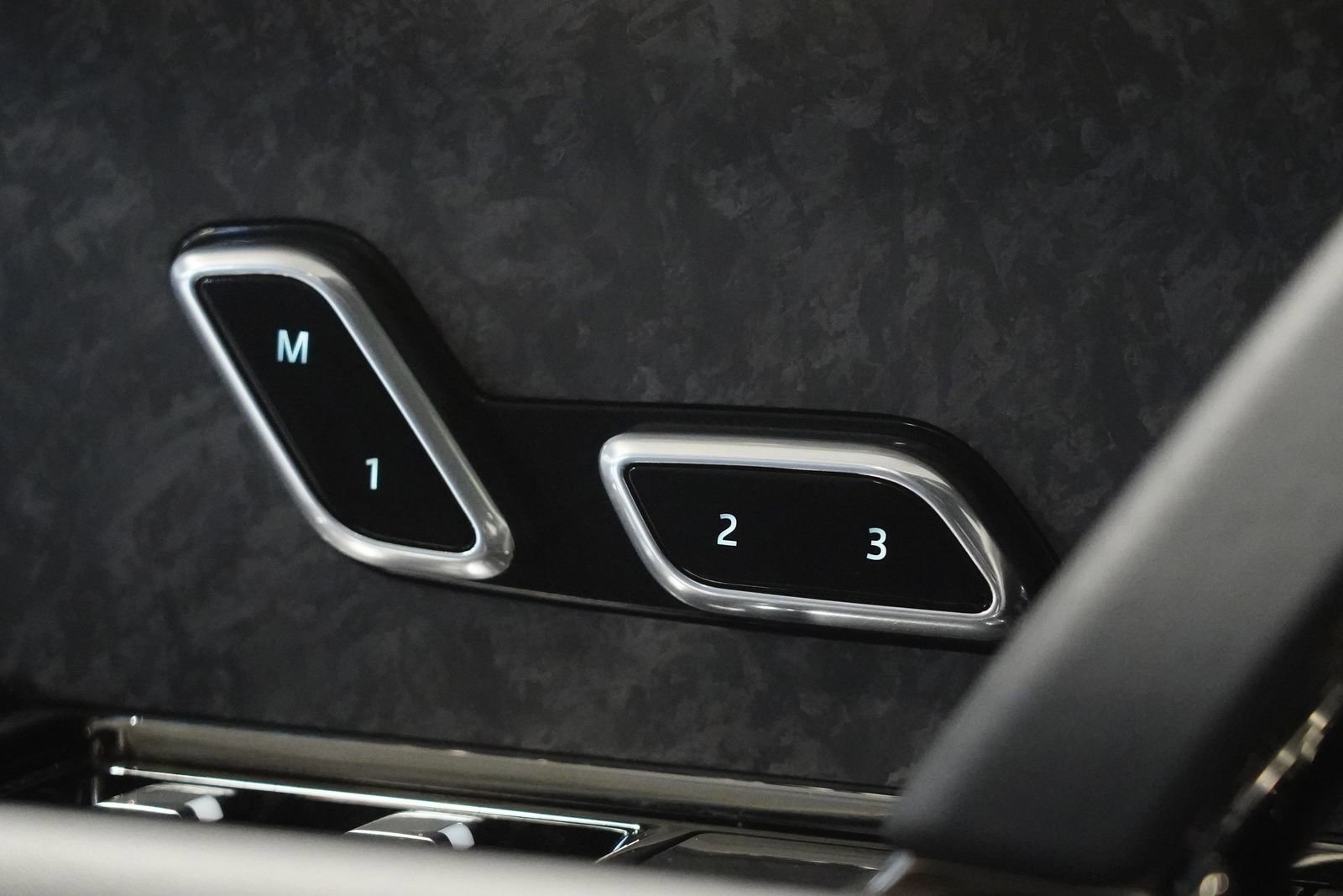 Used 2025 Land Rover Range Rover Sport SV Edition Two image 31