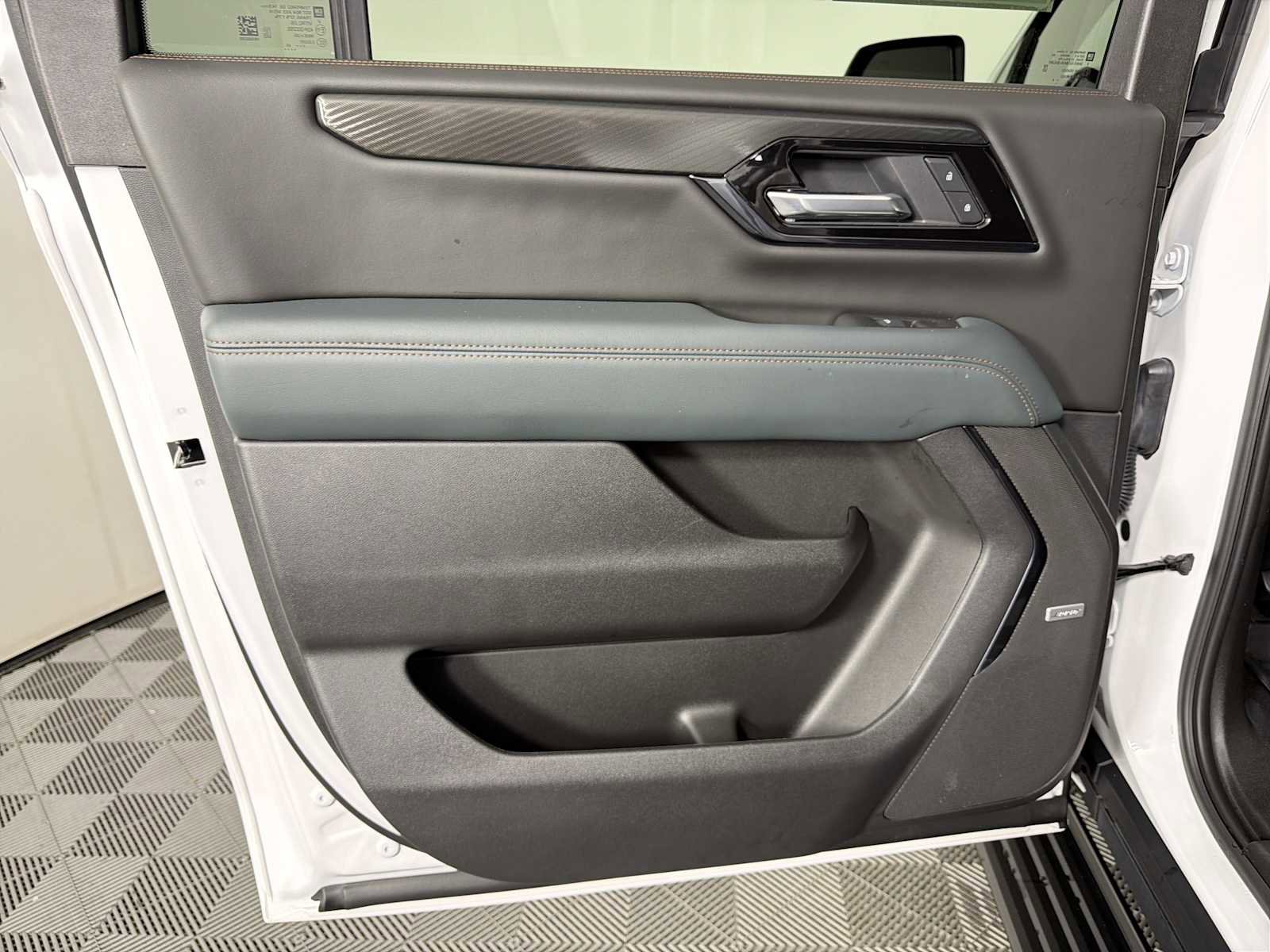 Certified 2025 GMC Yukon XL AT4 w/ AT4 Premium Plus Package image 24