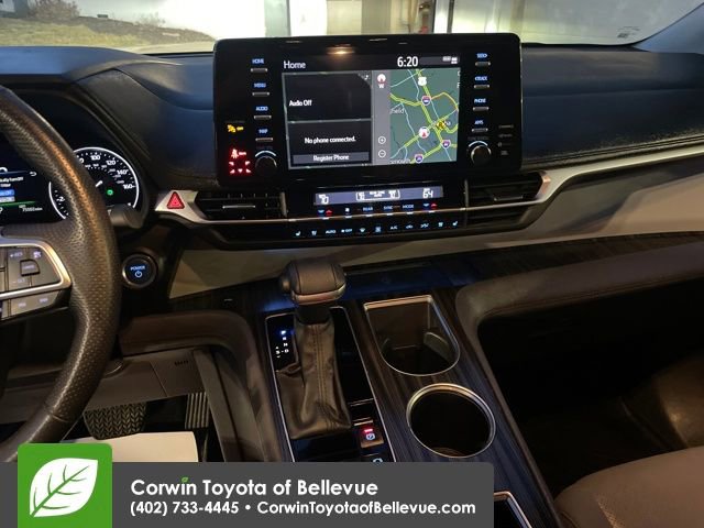 Used 2024 Toyota Sienna Limited image 17