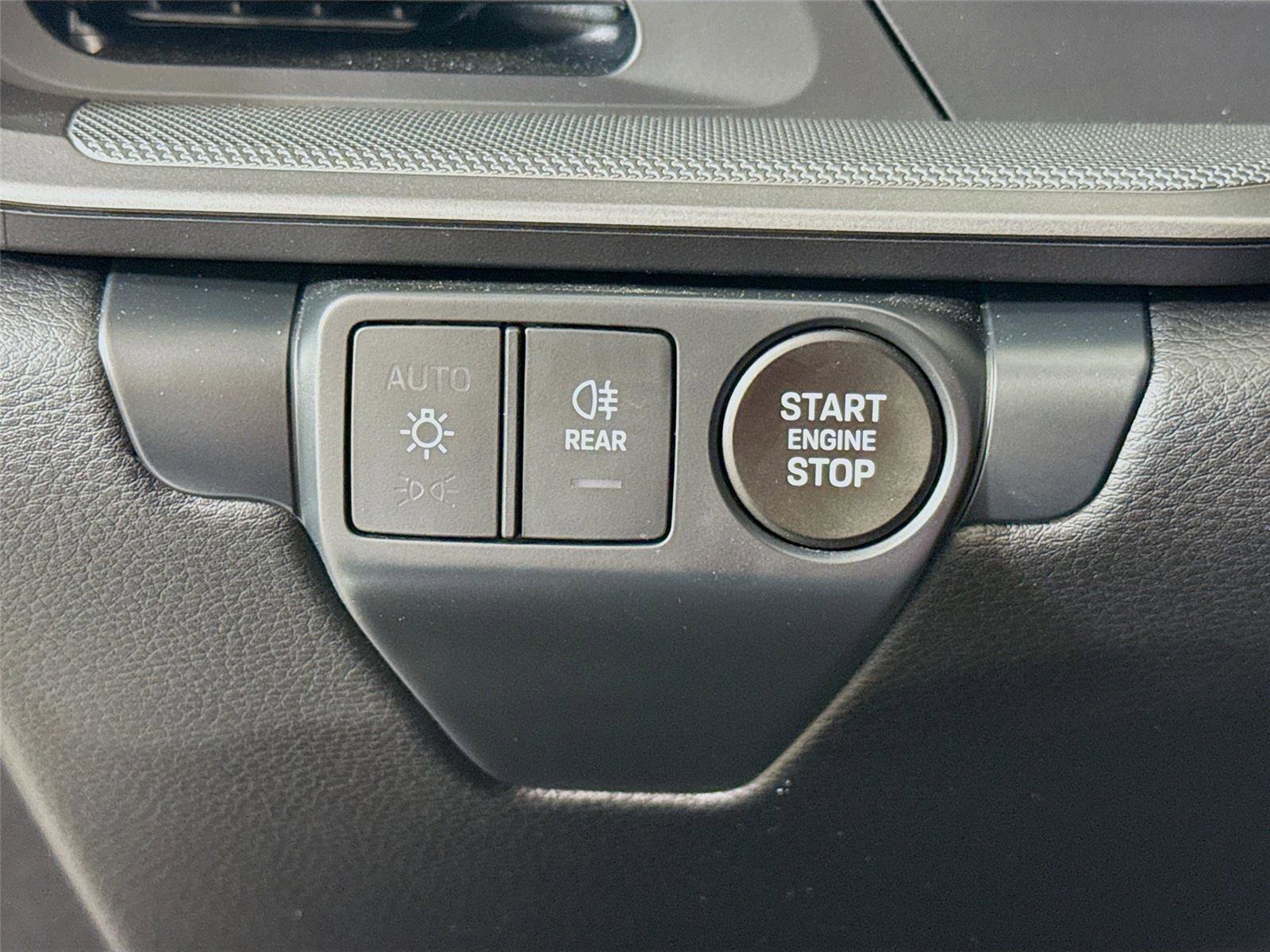 Used 2025 Porsche 911 Carrera RWD image 7