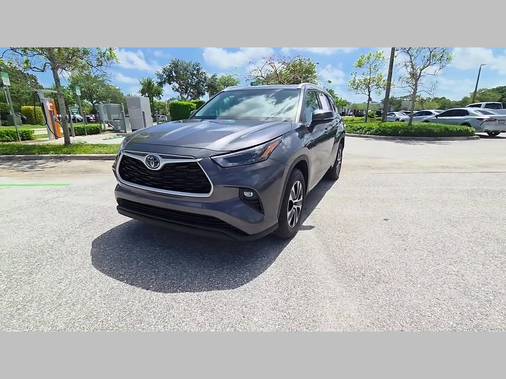 Used 2022 Toyota Highlander XLE image 50