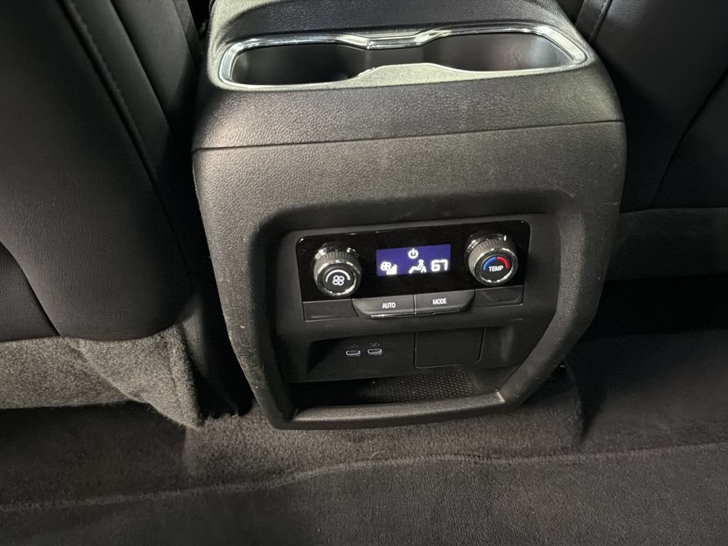 Used 2025 Chevrolet Traverse Z71 AWD/4WD image 16