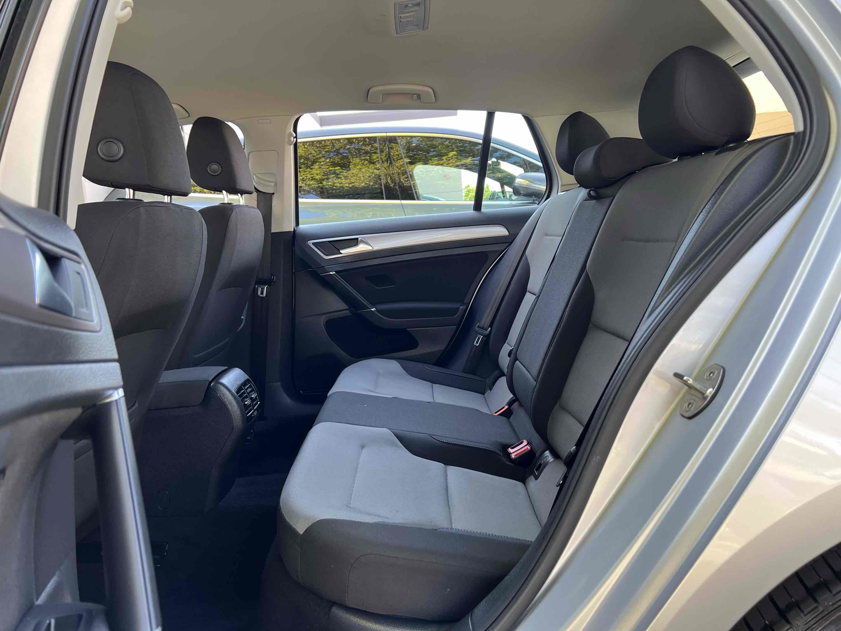 Used 2016 Volkswagen e-Golf SE w/ DC Fast Charging Package image 6