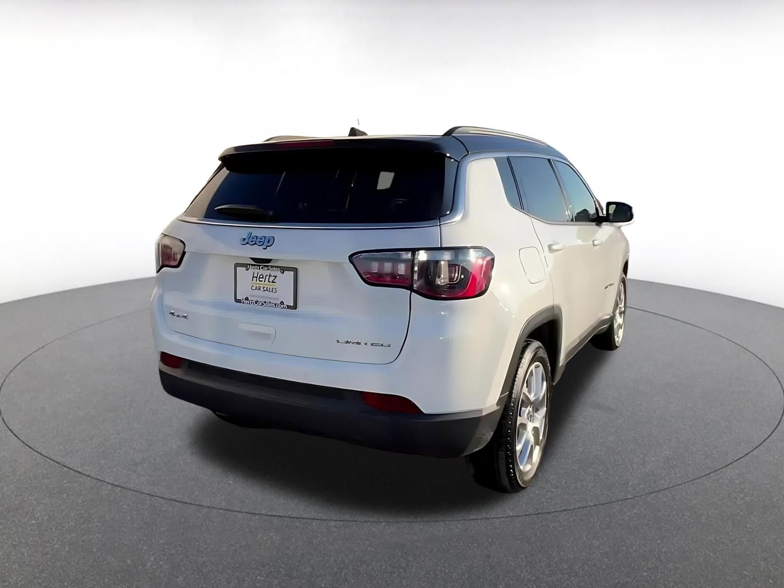 Used 2025 Jeep Compass Limited image 15