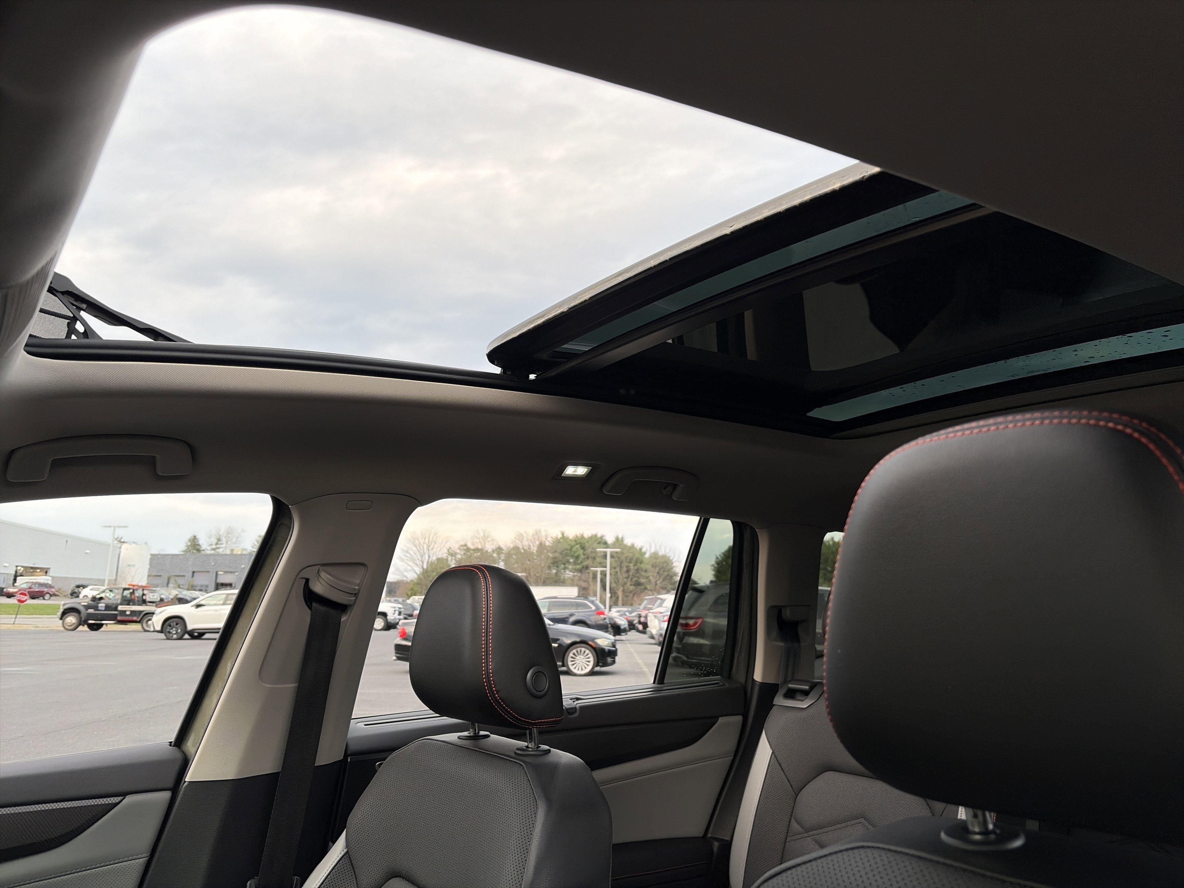 Used 2024 Volkswagen Atlas Peak Edition SE image 22