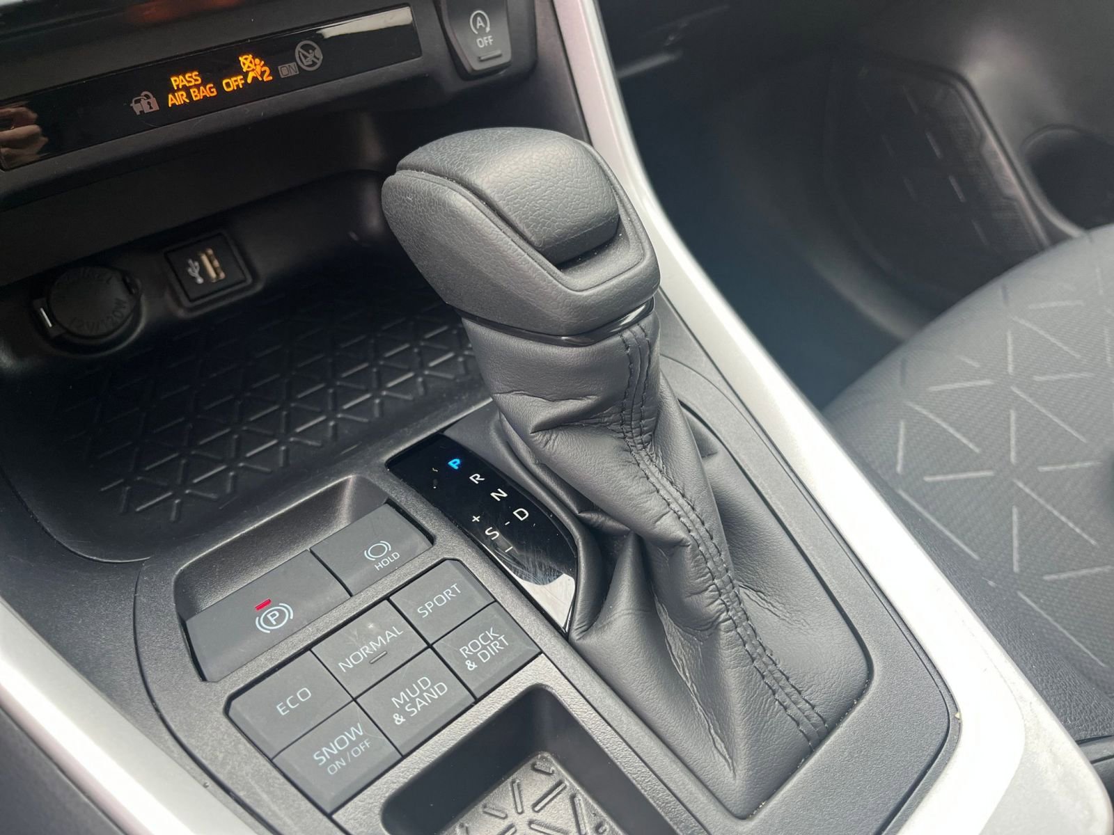 Used 2025 Toyota RAV4 XLE w/ Convenience Package image 43