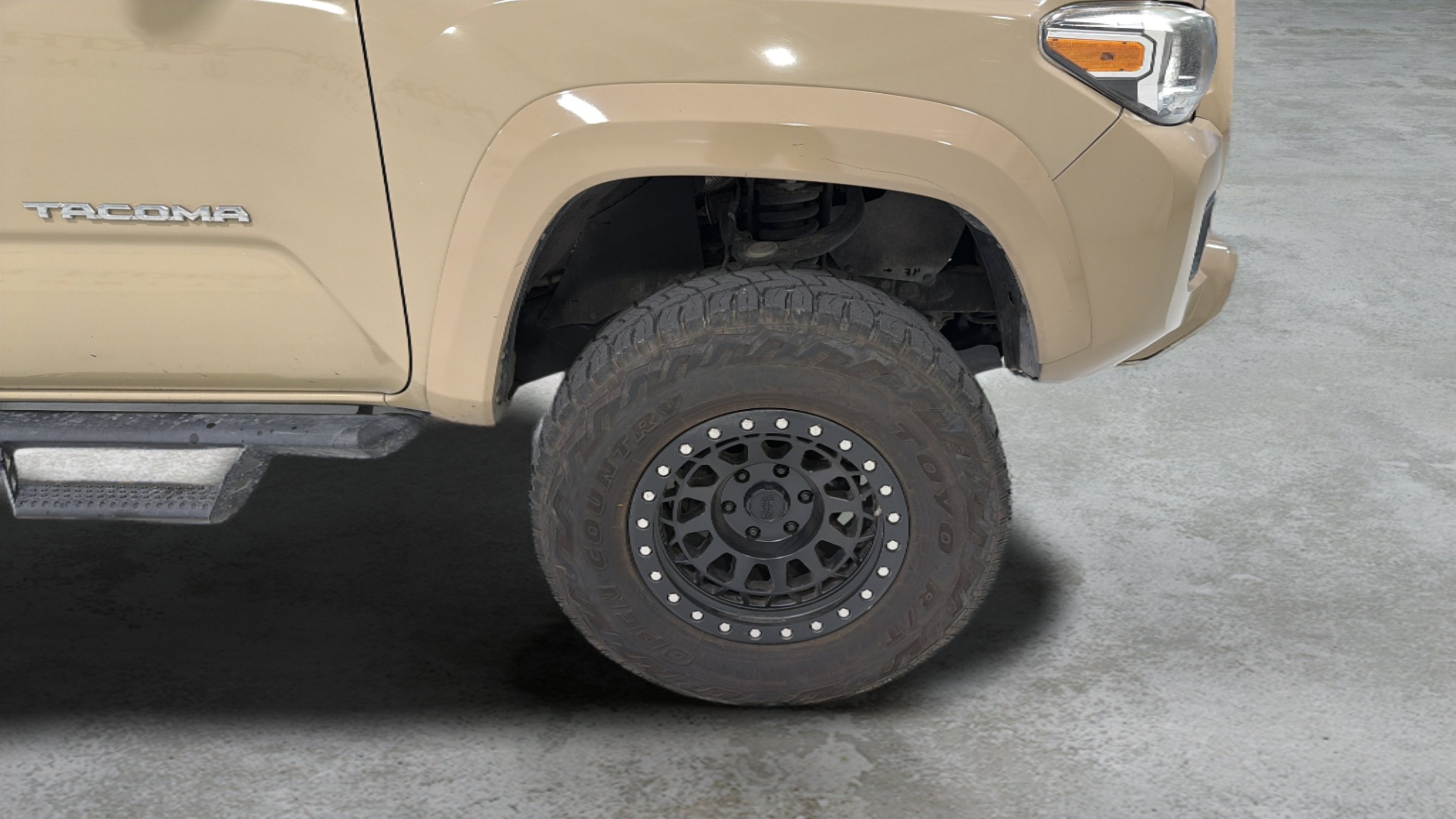 Used 2018 Toyota Tacoma TRD Sport w/ Technology Package AWD/4WD image 25