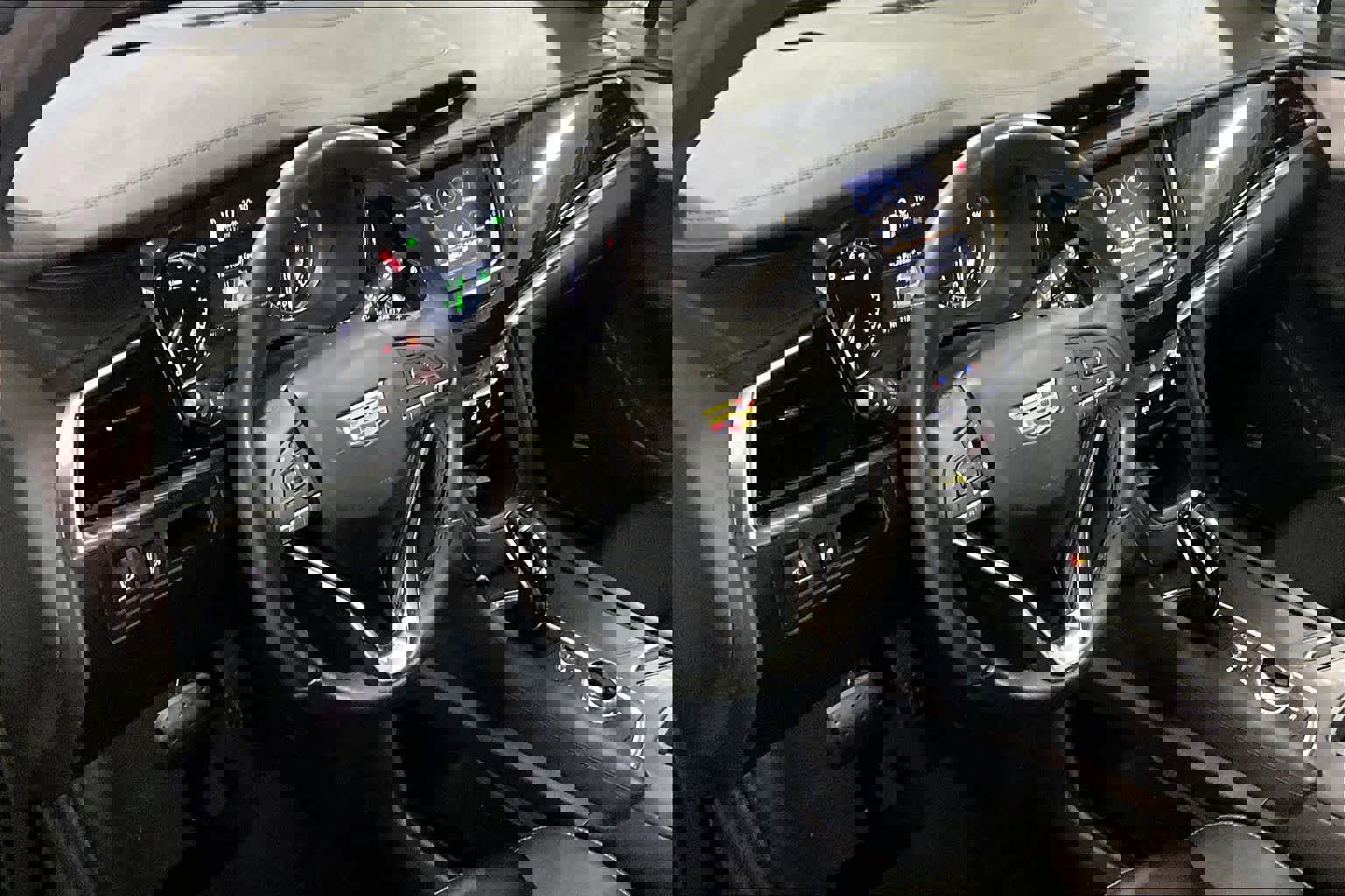 Used 2025 Cadillac XT6 Premium Luxury image 17