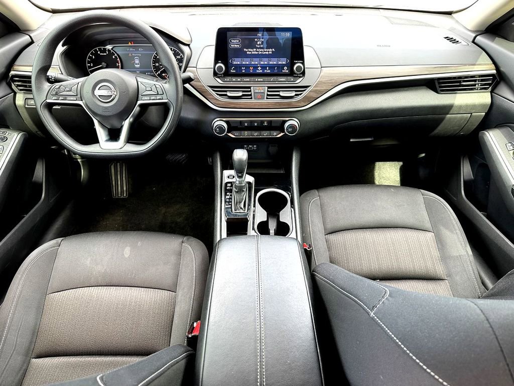 Used 2024 Nissan Altima 2.5 SV image 28