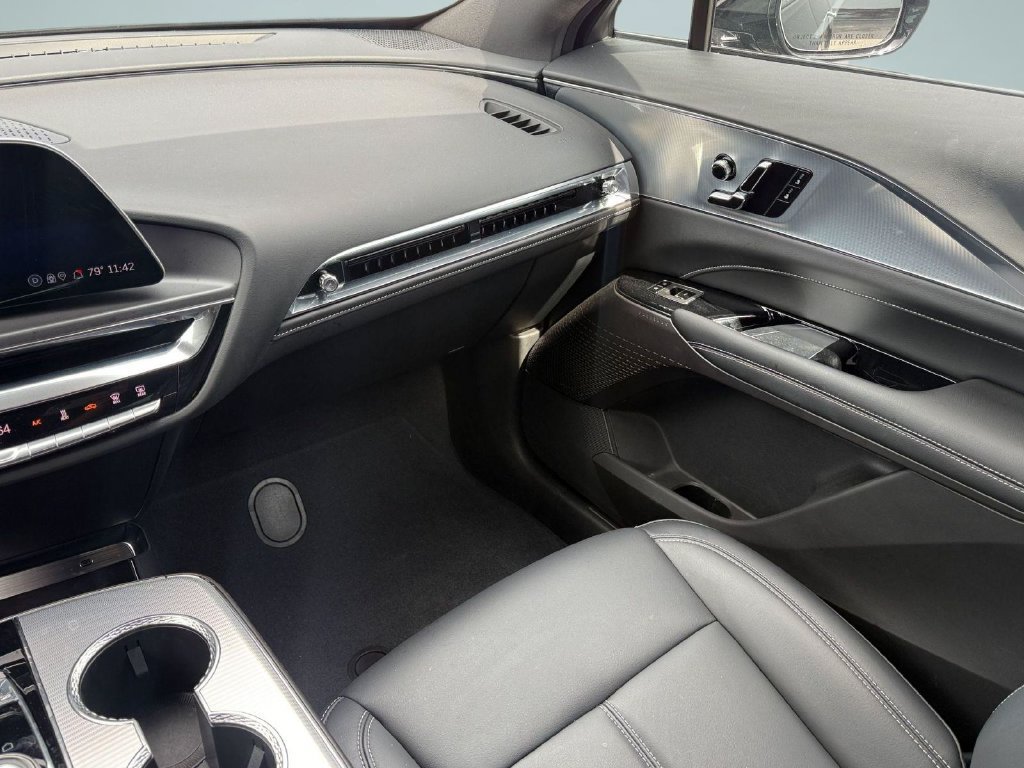Certified 2024 Cadillac Lyriq Tech AWD/4WD image 15