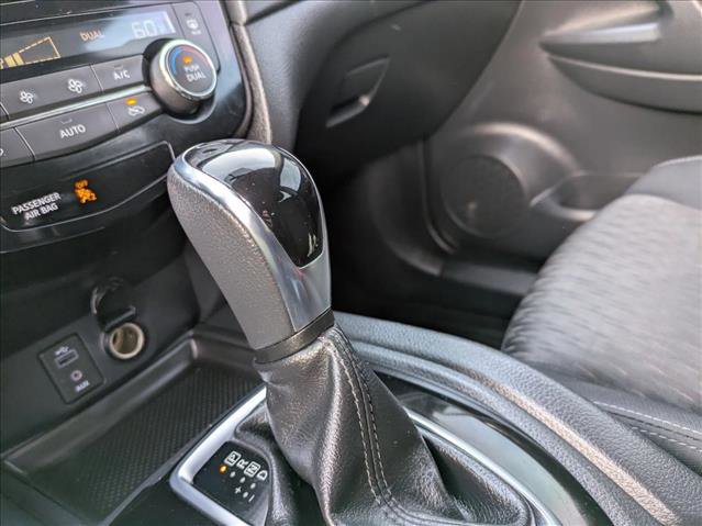 Used 2017 Nissan Rogue SV image 12