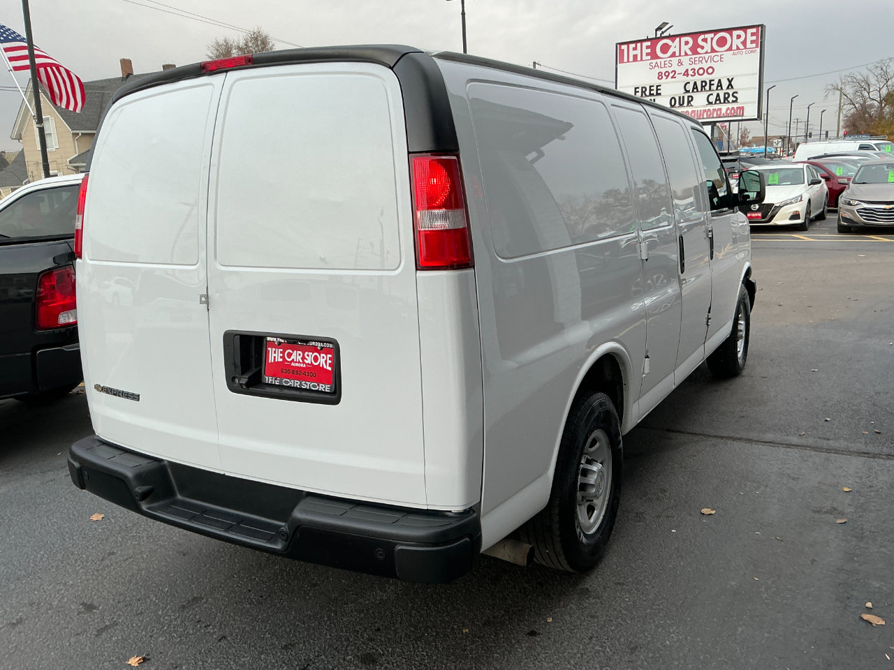 Used 2019 Chevrolet Express 3500 w/ Driver Convenience Package image 4